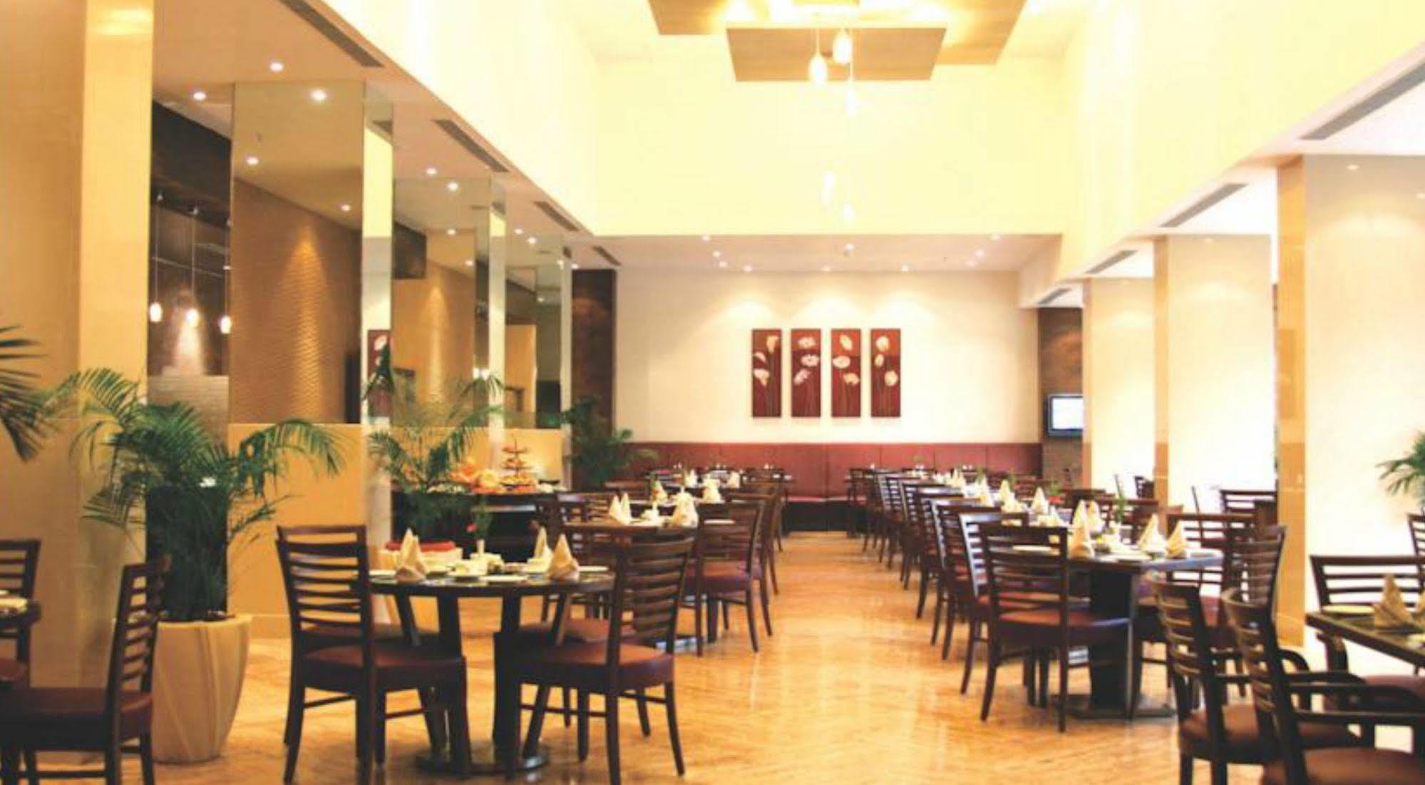 The Retreat Hotel & Convention Centre Mumbai Eksteriør bilde