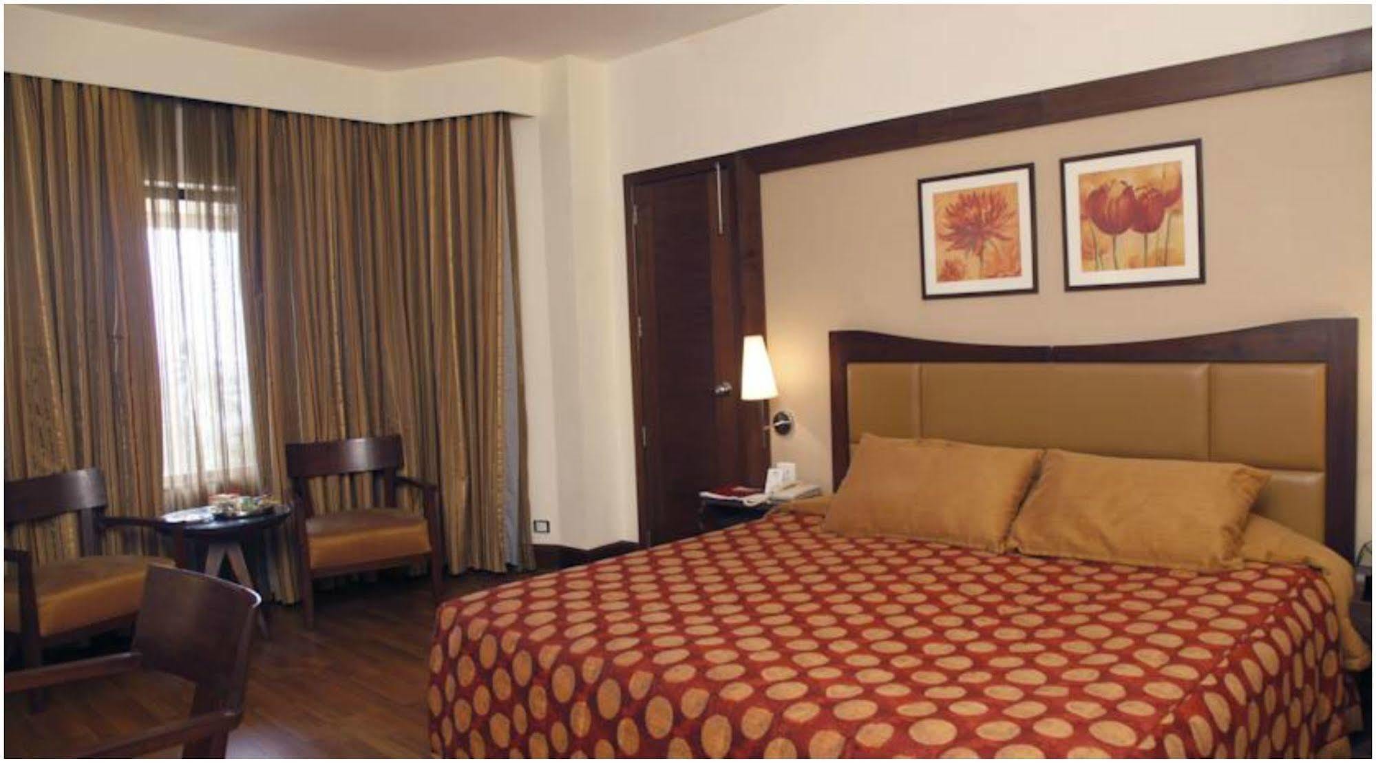 The Retreat Hotel & Convention Centre Mumbai Eksteriør bilde