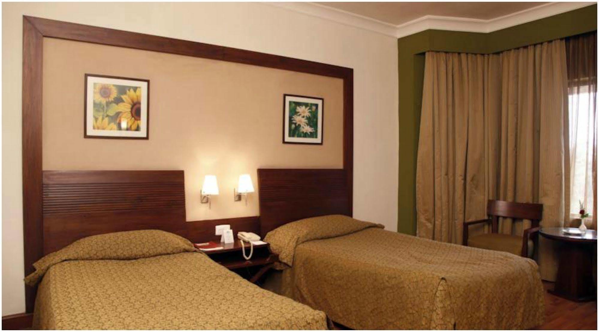 The Retreat Hotel & Convention Centre Mumbai Eksteriør bilde