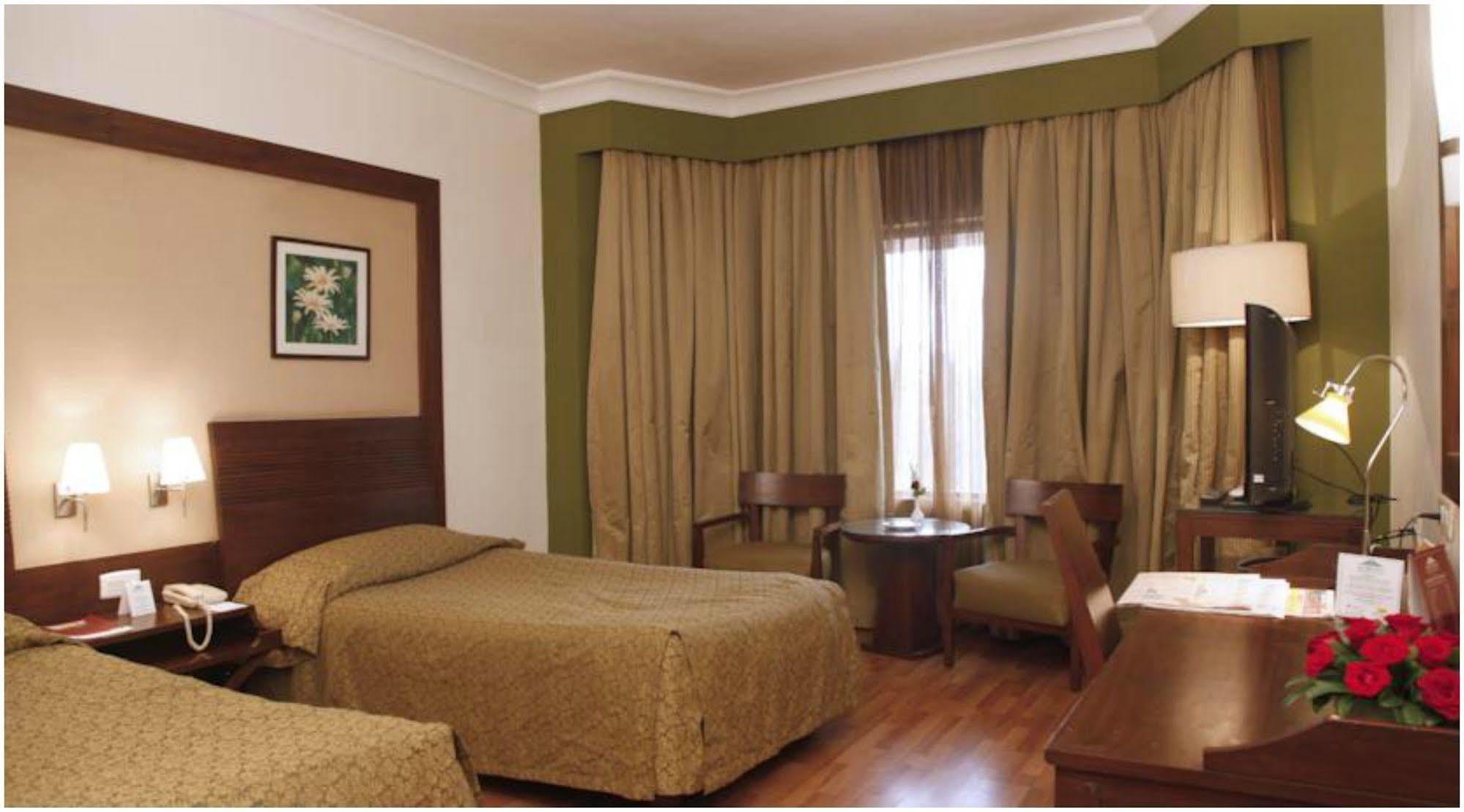 The Retreat Hotel & Convention Centre Mumbai Eksteriør bilde