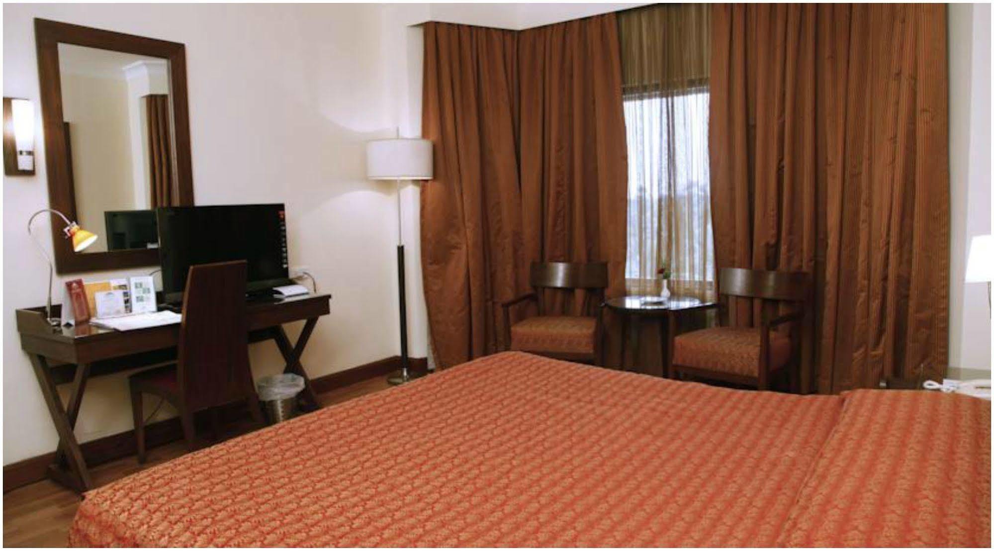 The Retreat Hotel & Convention Centre Mumbai Eksteriør bilde