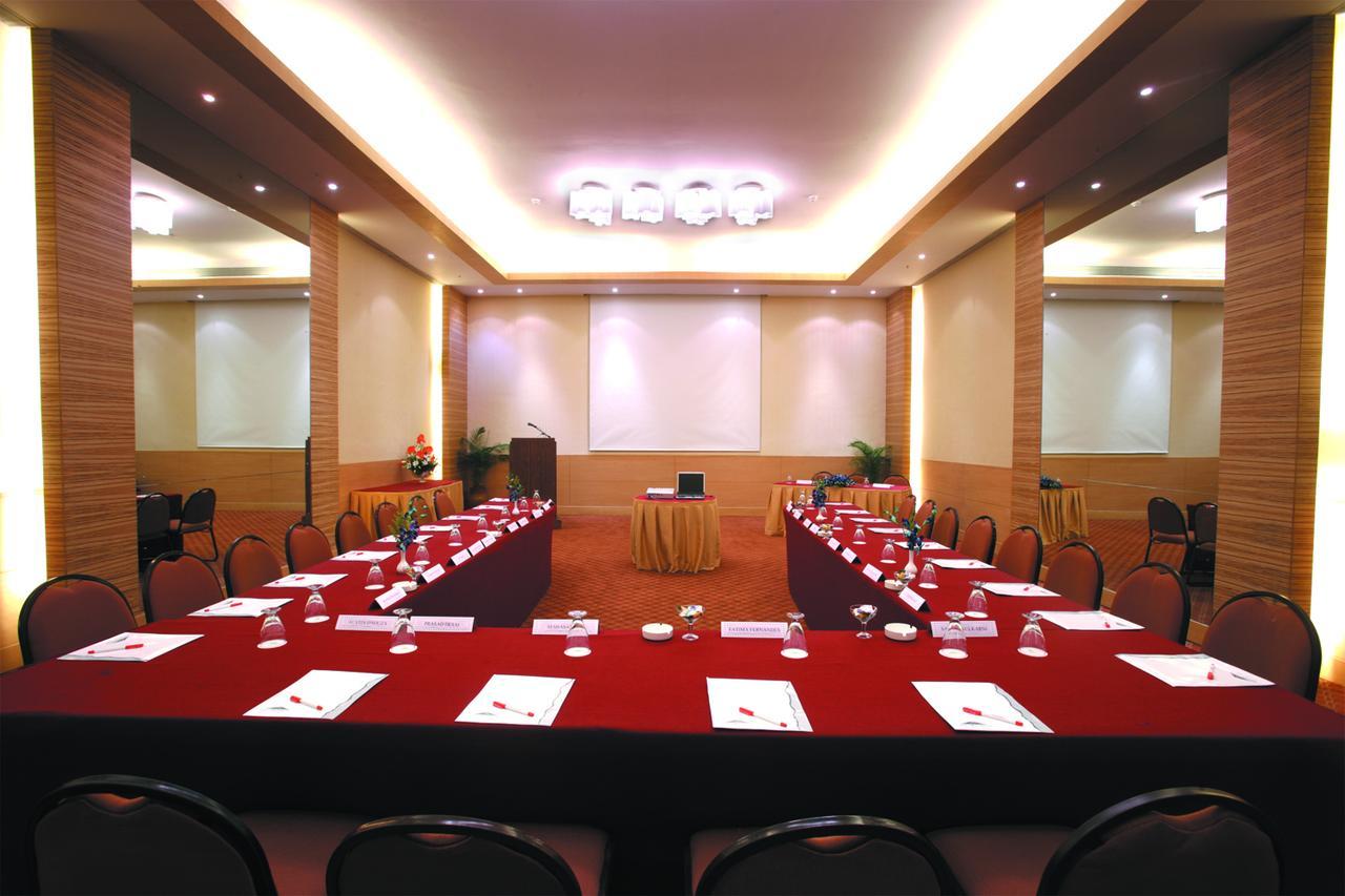 The Retreat Hotel & Convention Centre Mumbai Eksteriør bilde